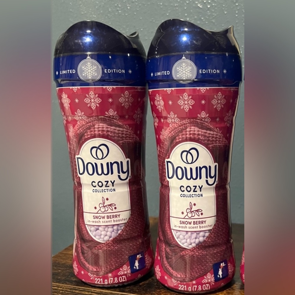 Downy Limited Edition Cozy Collection Scent Booster Snow Berry Scented X’s 2